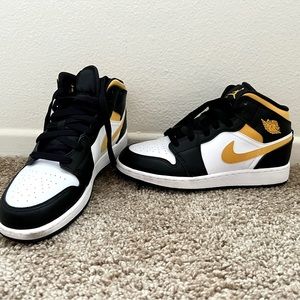 Like New Nike Jordan Sneakers Women’s Kids